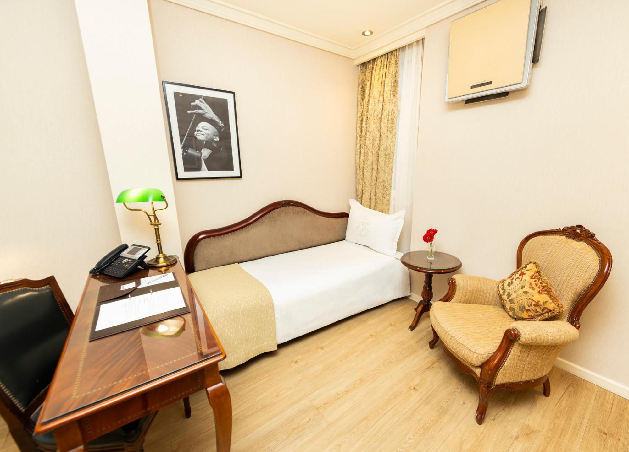 Melia Recoleta Plaza Hotel Buenos Aires Exterior photo A single room at the hotel